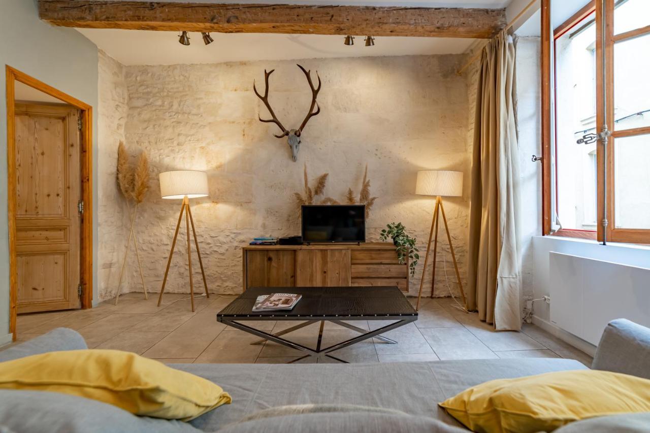 L'Elegance De La Pierre Au Pied De La Maison Carree - Une Nuit A Nimes Bagian luar foto