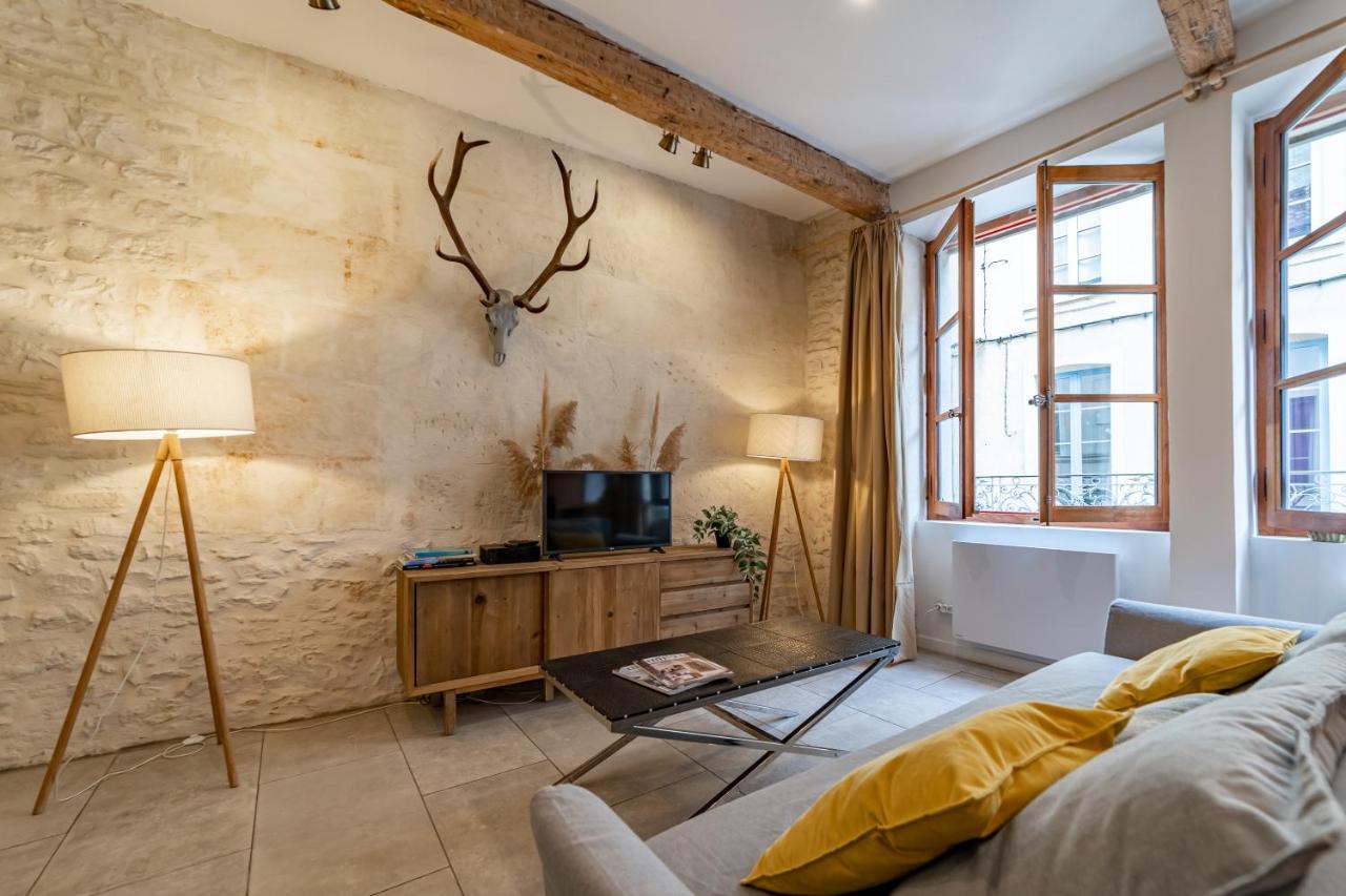 L'Elegance De La Pierre Au Pied De La Maison Carree - Une Nuit A Nimes Bagian luar foto