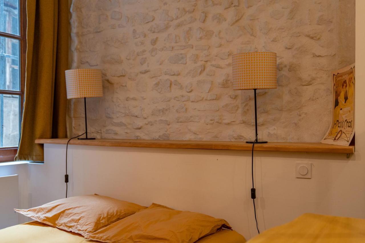 L'Elegance De La Pierre Au Pied De La Maison Carree - Une Nuit A Nimes Bagian luar foto